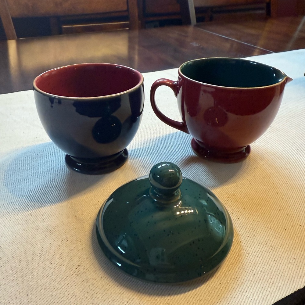 Denby Harlequin like new. Red and Green Ceramic Cream & Sugar Set